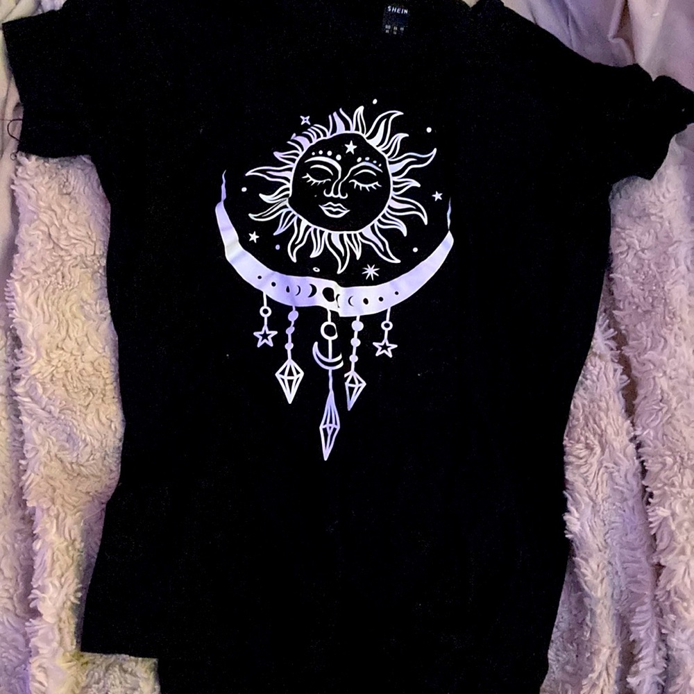 cute black shirt lol<3
